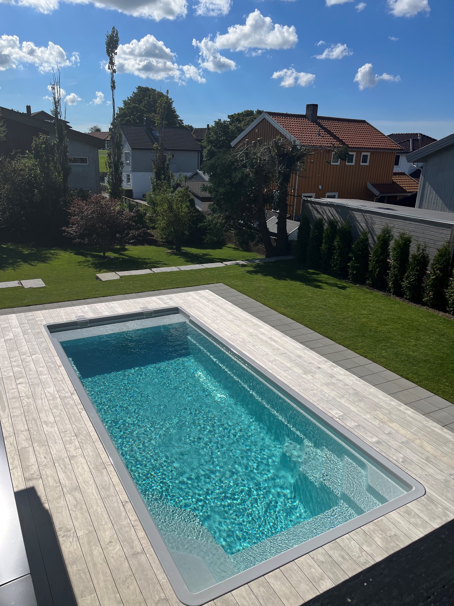 Monaco 1000 glassfiberbasseng med benk/beach-sone - Enwa Pahlen ...